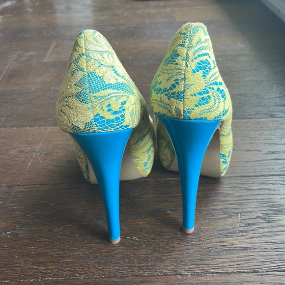 Material Girl High Heels, Blue/Yellow lace, US 7.5/8 women’s - Picture 4 of 4